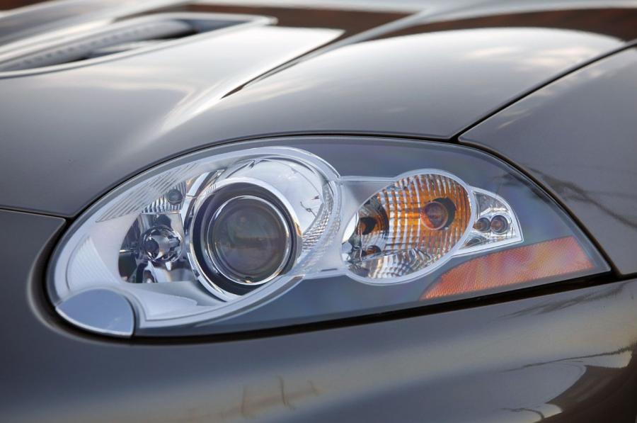  Jaguar XKR Convertible 2011 года  (фото 39 из 42)